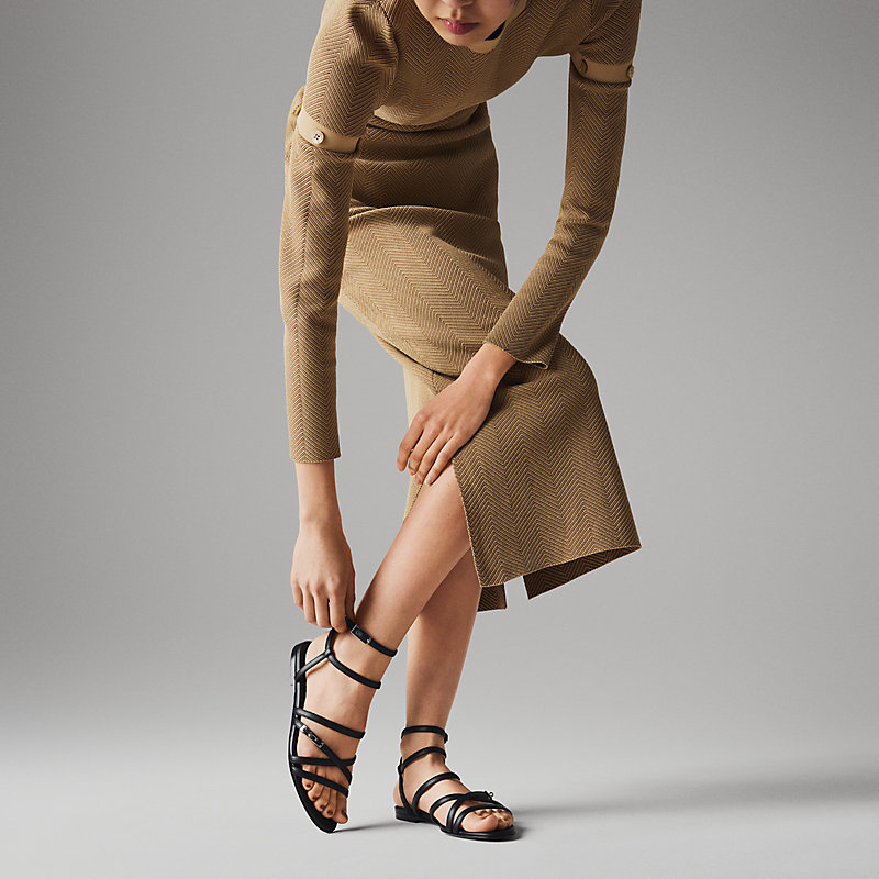 【エレガントに煌めく極細ストラップ】HERMES サンダル Lullaby Lullaby sandal | Hermès USA